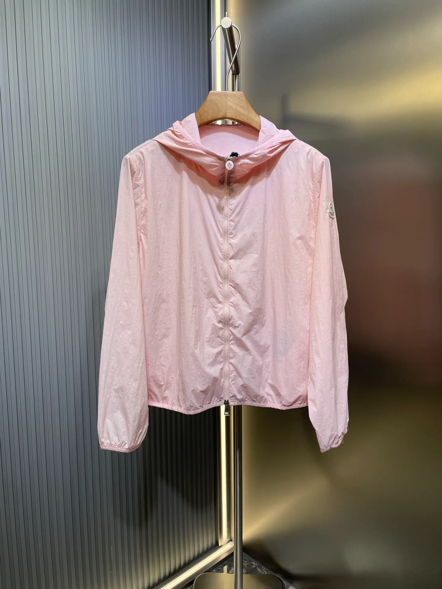 Quality Hot Sale 🔥🔥🔥MO*CLER 24 ！ Breathable！ ，H 。 logo 😍 In Stock Pink Black SML